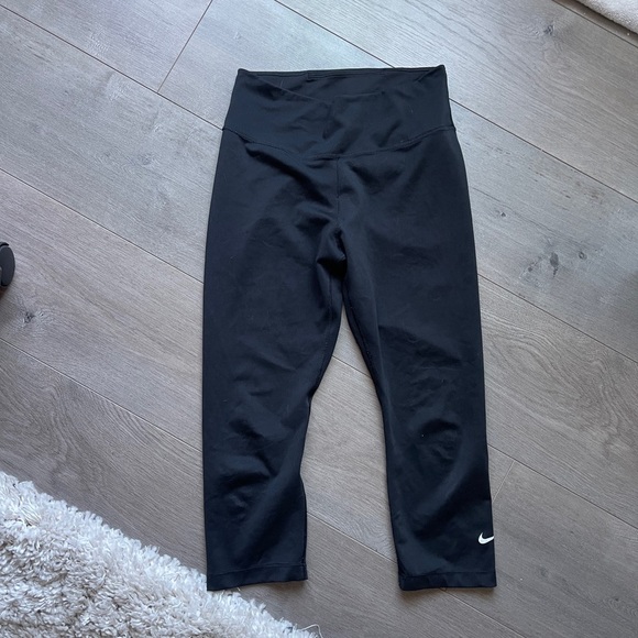 Nike Women’s Cropped Leggings Size Small - Picture 1 of 5